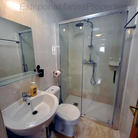 Emp 36, West Facing Modern Apartment *